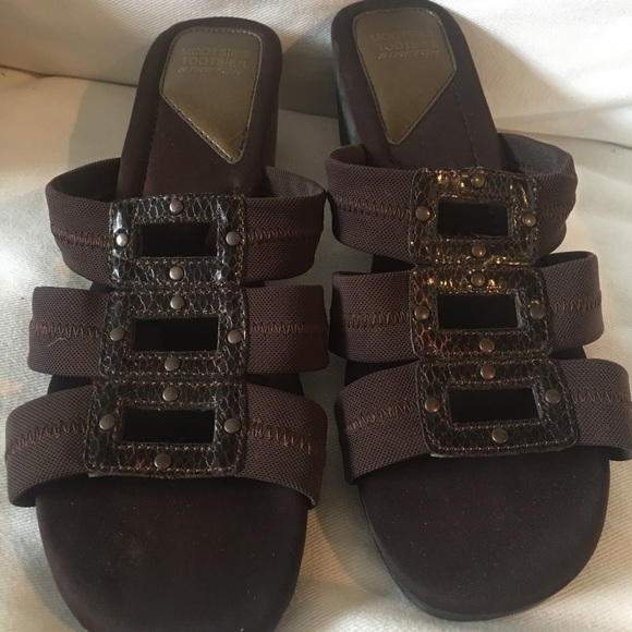 mootsie tootsie sandals elastic